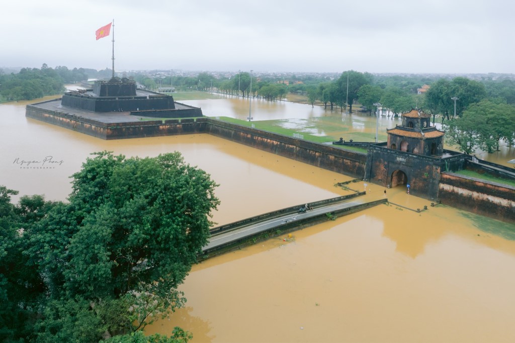 lu lut tai hue_hue ngap lut_mua lu tai hue_ mua nang tai hue_ngap lut hue 202510.jpg